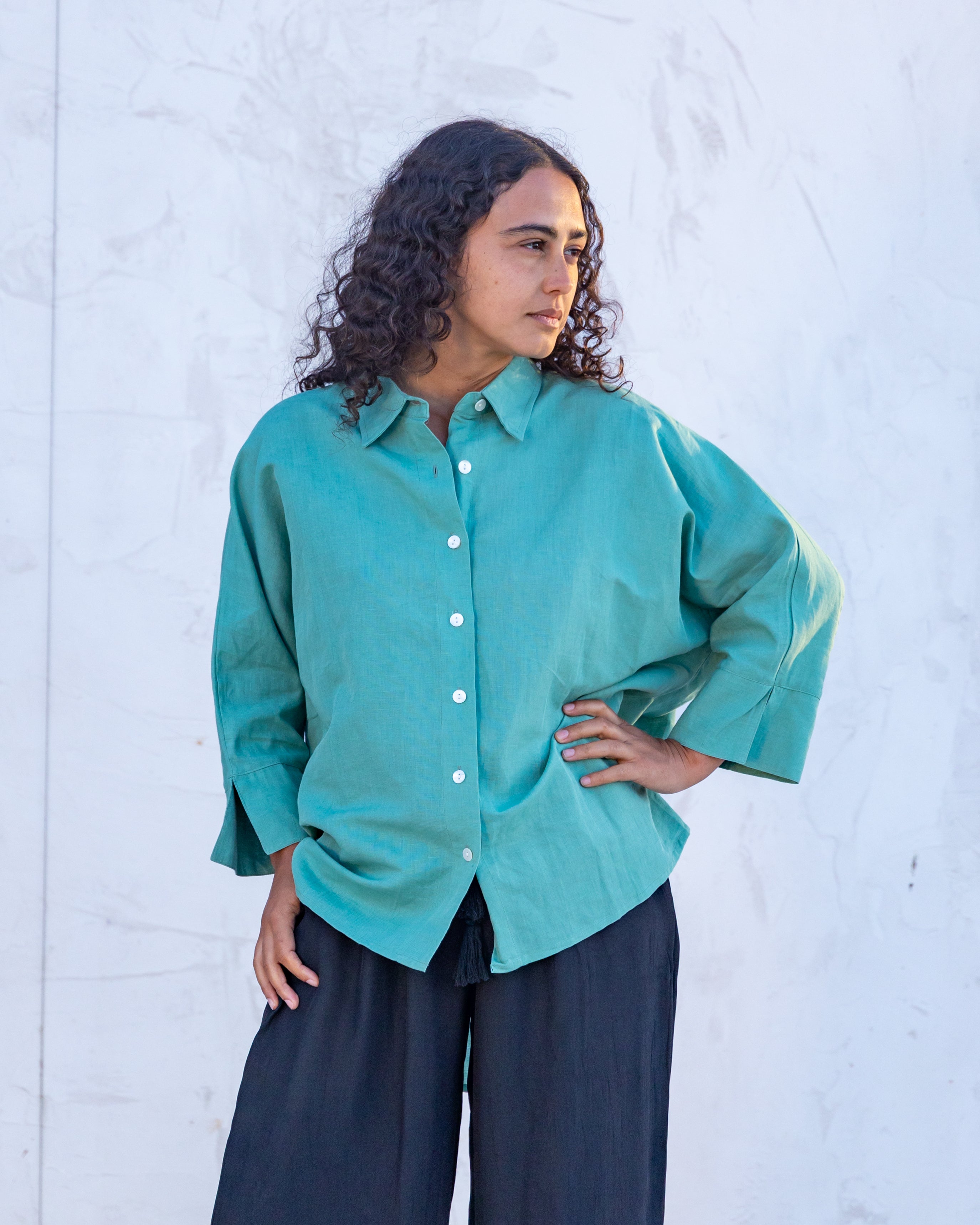 Bouviet Oversized Shirt | Linen | Teal - Zaya & Kai – ZAYA & KAI